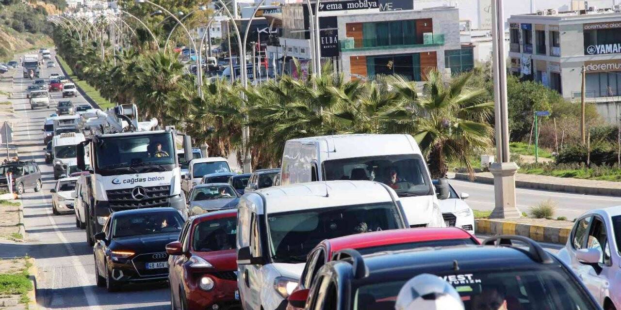 Bodrum’da oteller doldu, trafik kilitlendi, denetimler iki katına çıktı