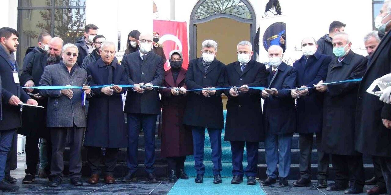 Van’da “Hüsn-i Hat ve Gülistan” sergisi