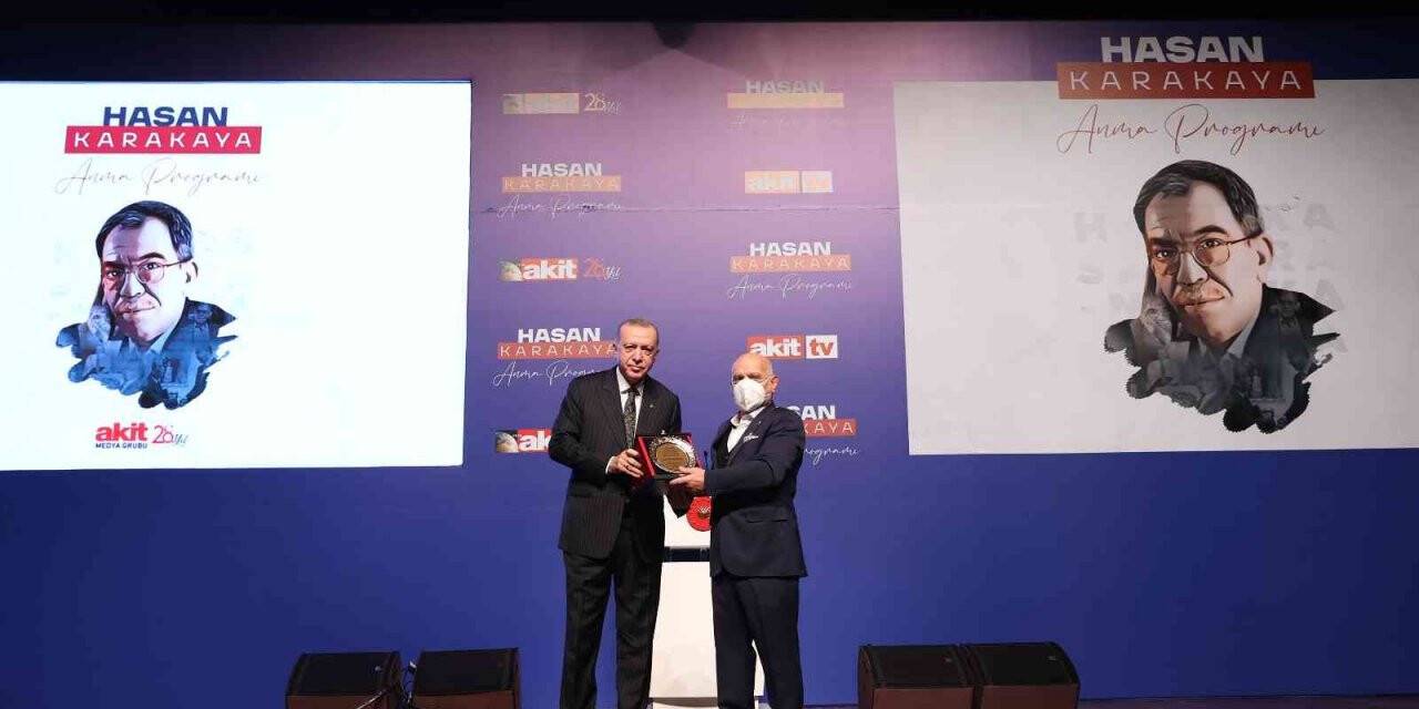 Cumhurbaşkanı Erdoğan: “Demokrasiye karşı darbecilerin yanında saf tutanlar, gayretlerimizle siyasetten tasfiye edildiler”