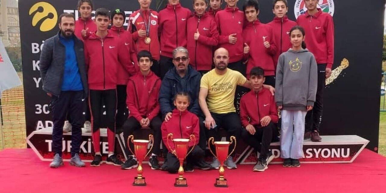 Vanlı atletizmcilerden büyük başarı