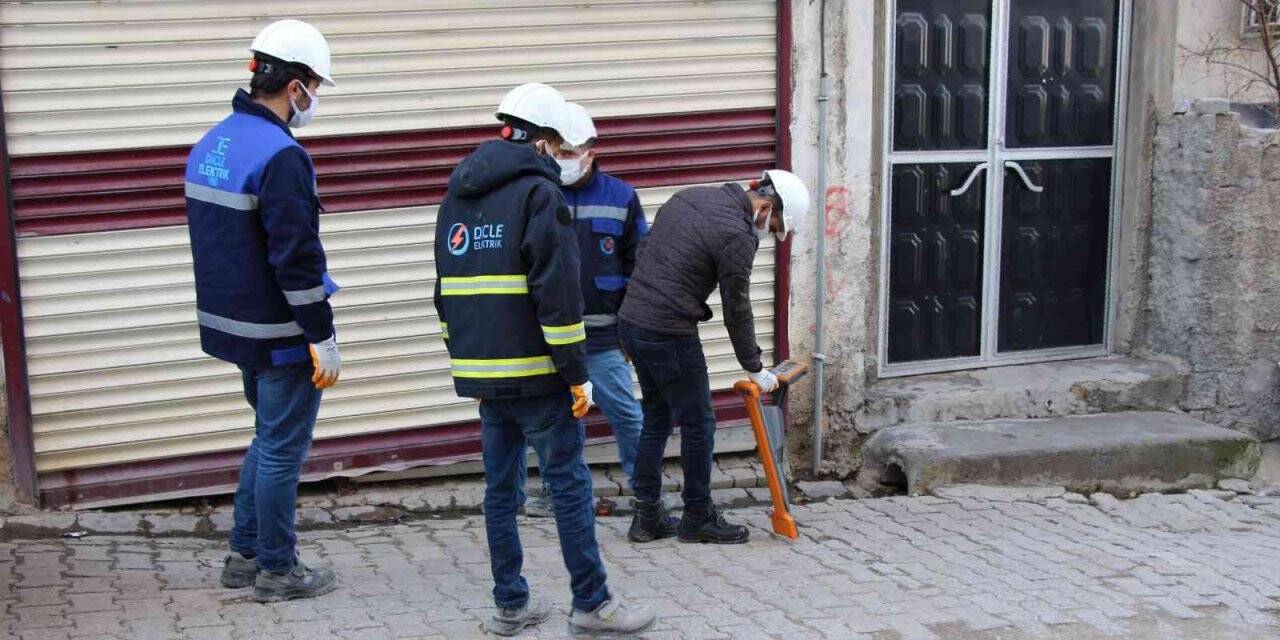 Kaçak elektrik hattı tespiti için yer altı cihazı