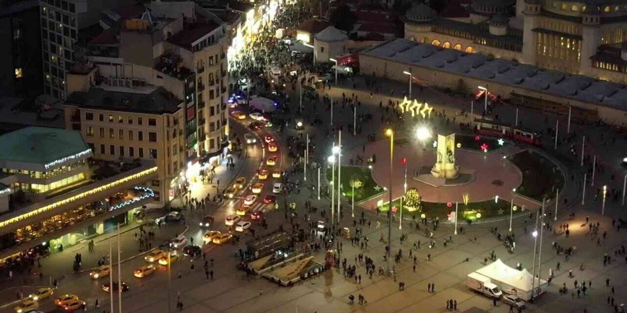 Taksim Meydan’ında yılbaşı yoğunluğu