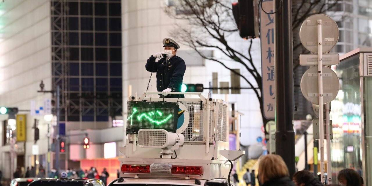 Japonya’da Covid-19 kısıtlamalarına rağmen yeni yıl coşkusu yaşandı