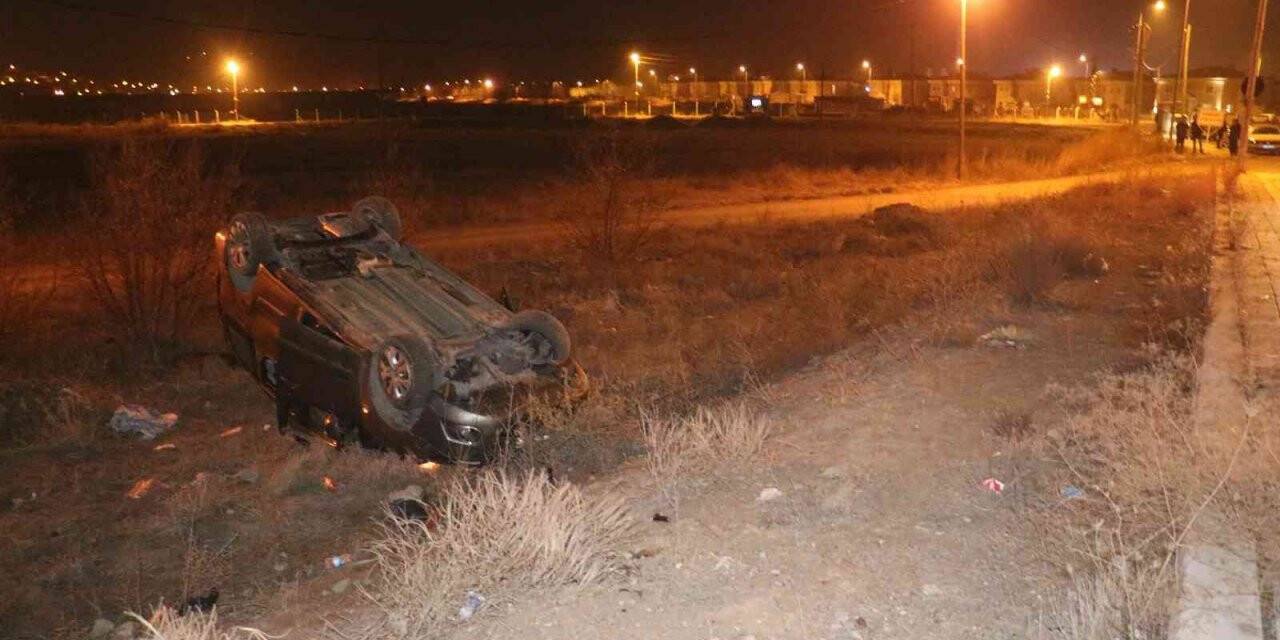 Hafif ticari araç şarampole uçtu, 3 yaralı