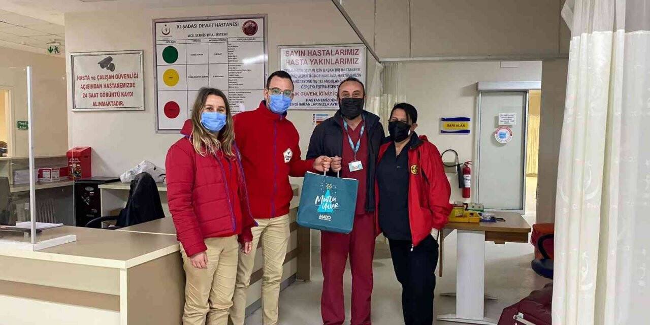 Kuşadası Belediyesi’nden yılbaşında görev yapan kamu çalışanlarına ziyaret