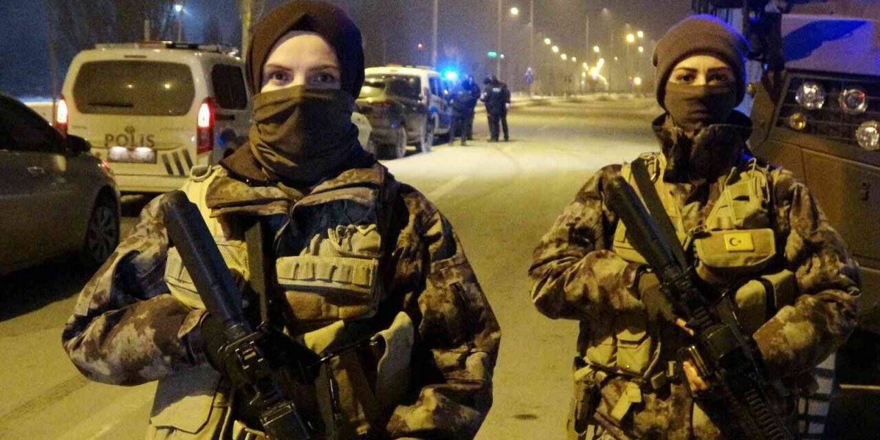 Muş’ta polis ekipleri yeni yıla dondurucu soğukta elleri tetikte girdi