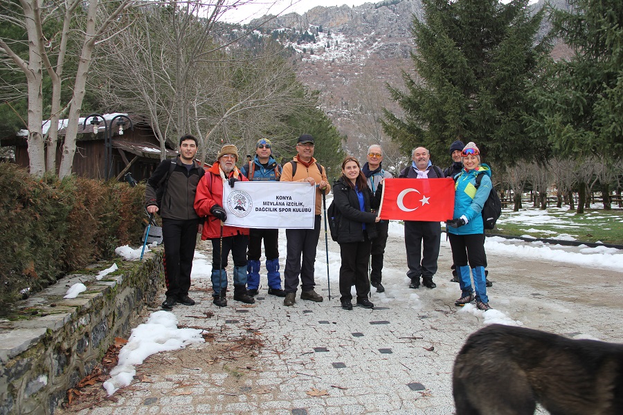 Dağcılık Kulübü üyeleri Ferzine Mağarası'na tırmandı