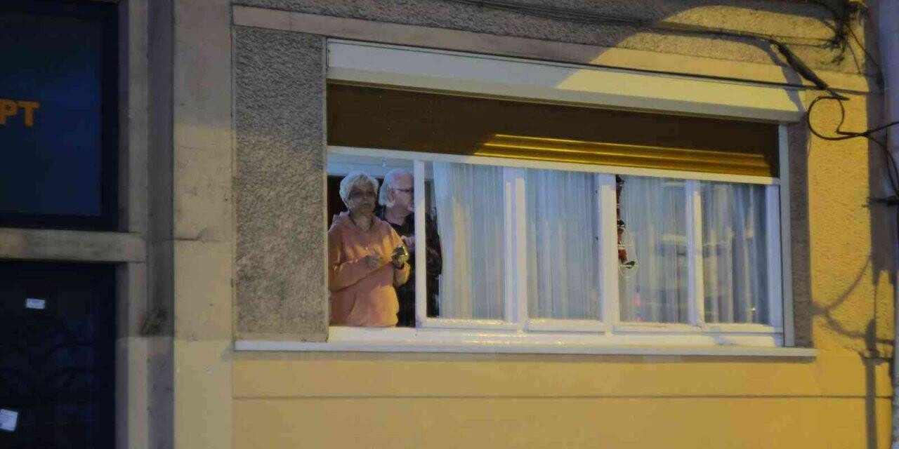 Yeni yılı tencere ve tava çalarak karşıladılar