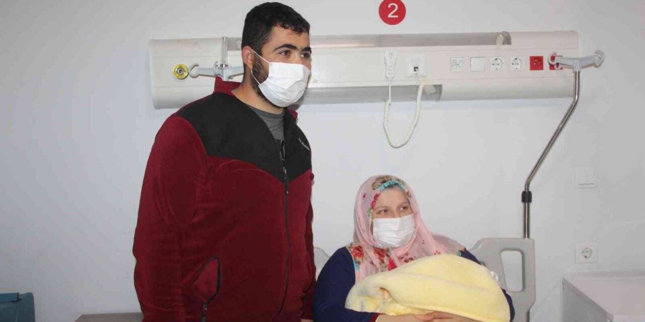 Malatya’da yeni yılın ilk bebeği ’Furkan’