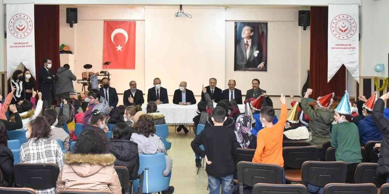 Başkan Aktaş, yeni yıla kimsesizlerle girdi