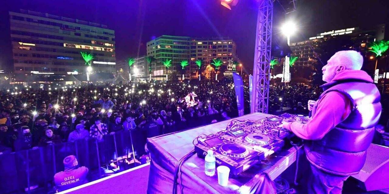 Cumhuriyet Meydanı’nda 2022 coşkusu