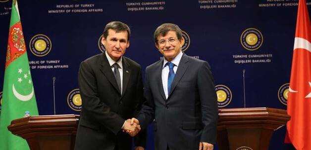 Davutoğlu'ndan üçlü zirve