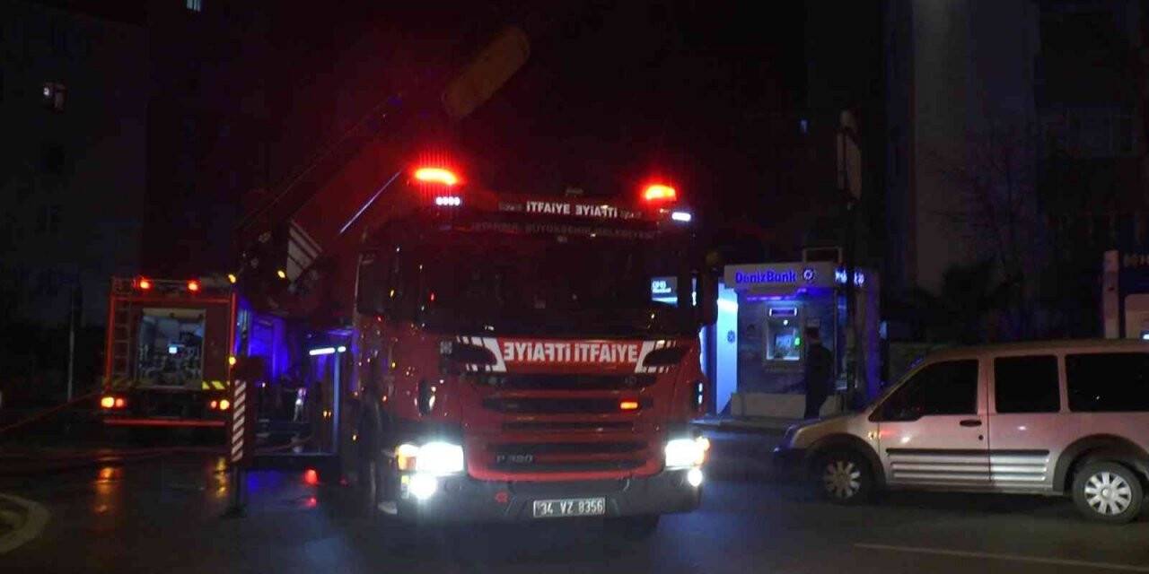 Kartal’da yeni yılın ilk saatinde yangın paniği