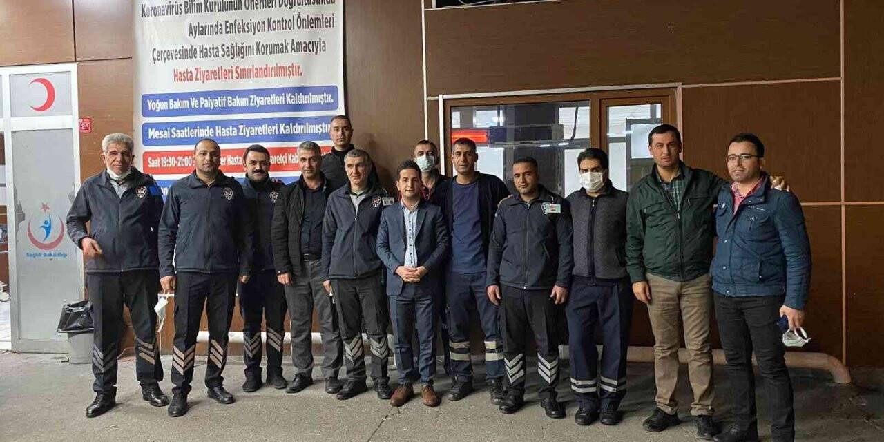 Öz Sağlık İş Sendikası Diyarbakır Şube Başkanı Mehmet Aküzüm yeni yıla sağlık emekçileriyle girdi