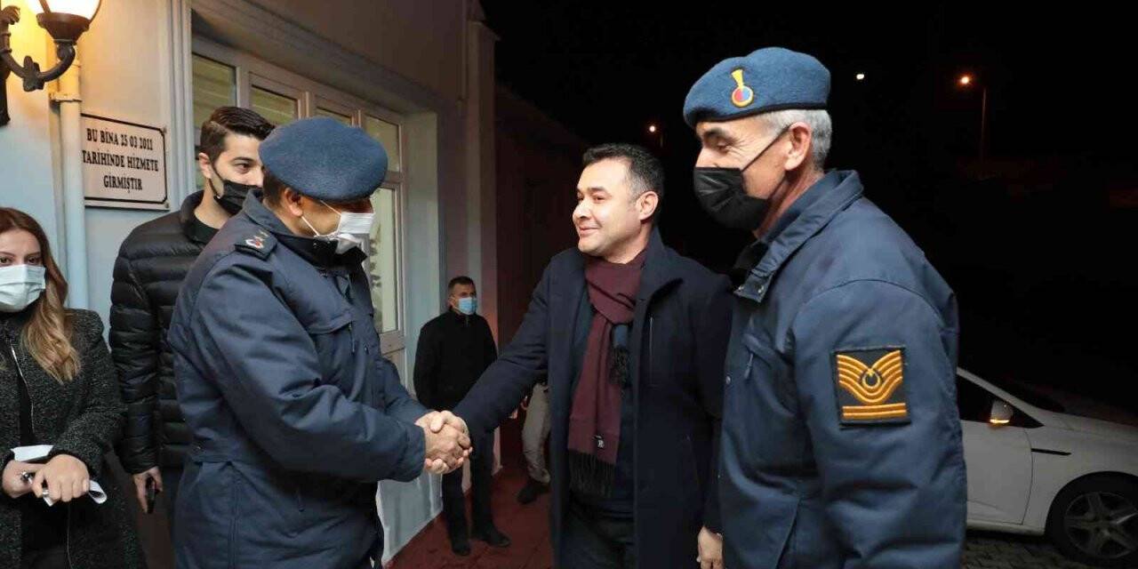 Başkan Yücel yeni yılda görev başındaki kolluk kuvvetlerini ve sağlık çalışanlarını unutmadı