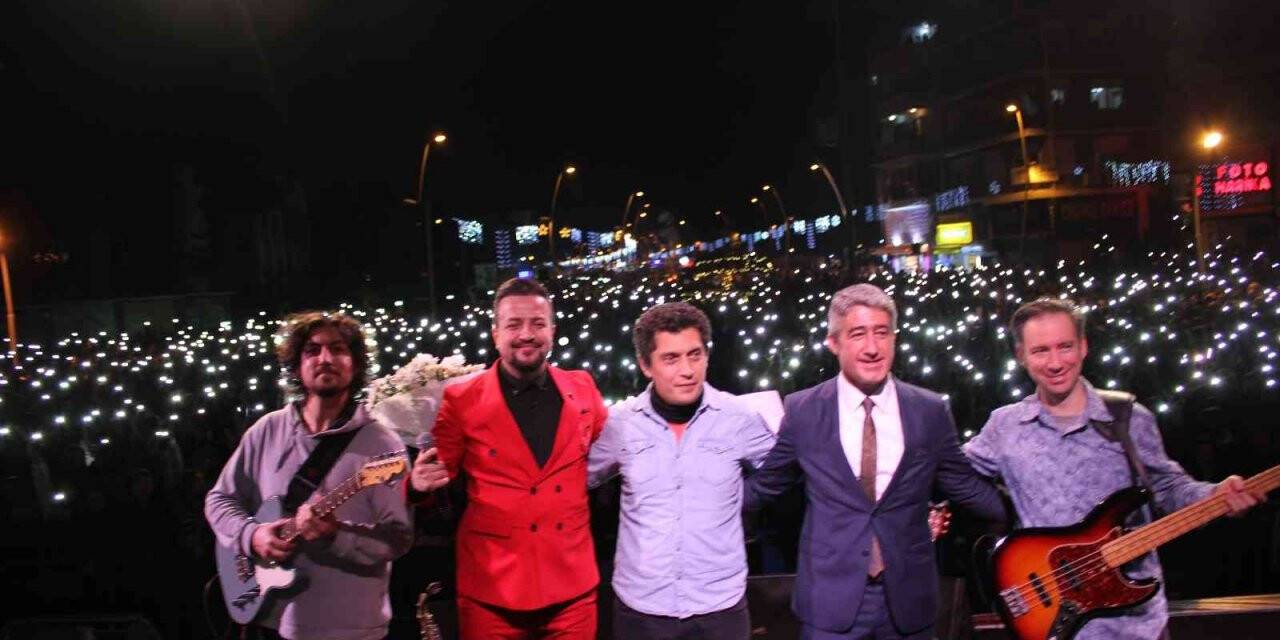 Marmaris 2022’ye coşku ile girdi