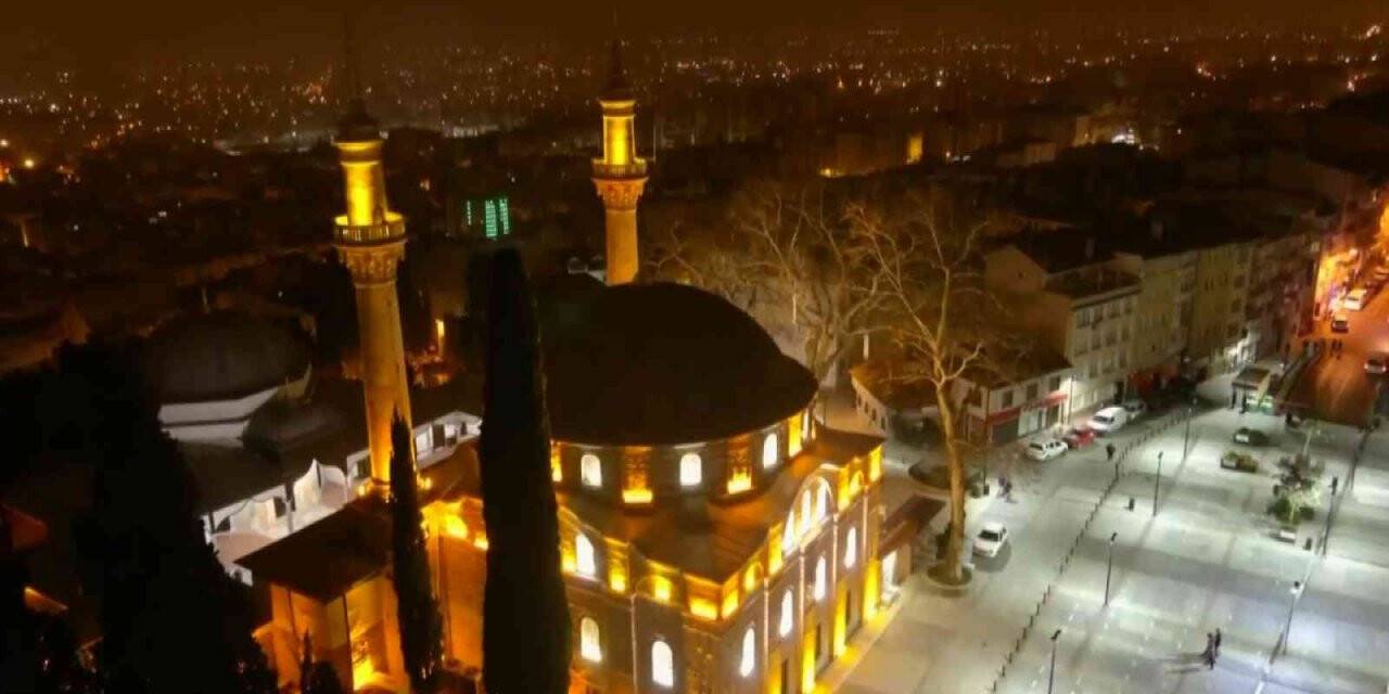 Ulu Cami’de yeni yılın ilk namazı kılındı