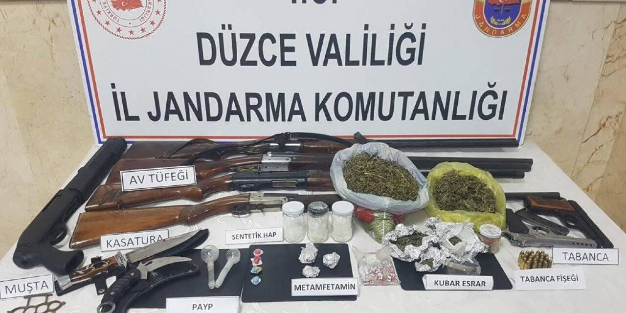 Çok sayıda uyuşturucu ve silah ele geçirildi