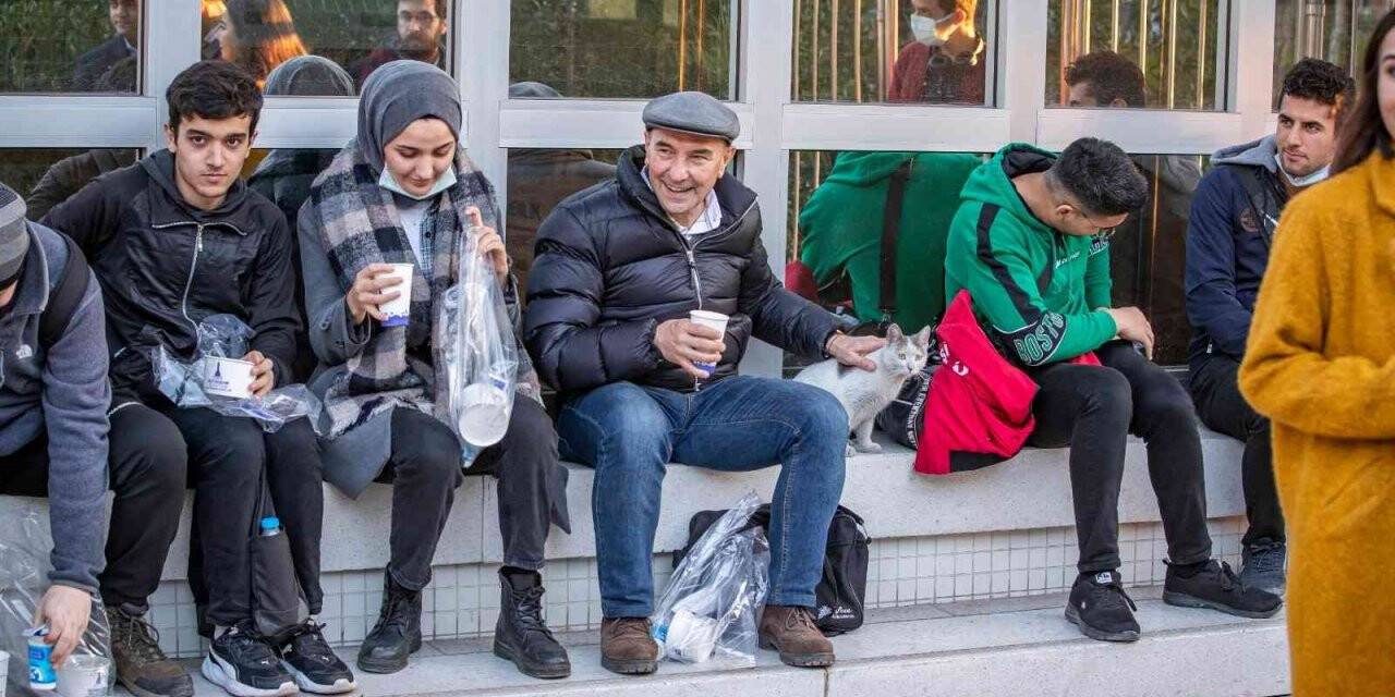 Başkan Soyer yılın son gününü üniversite öğrencileriyle geçirdi