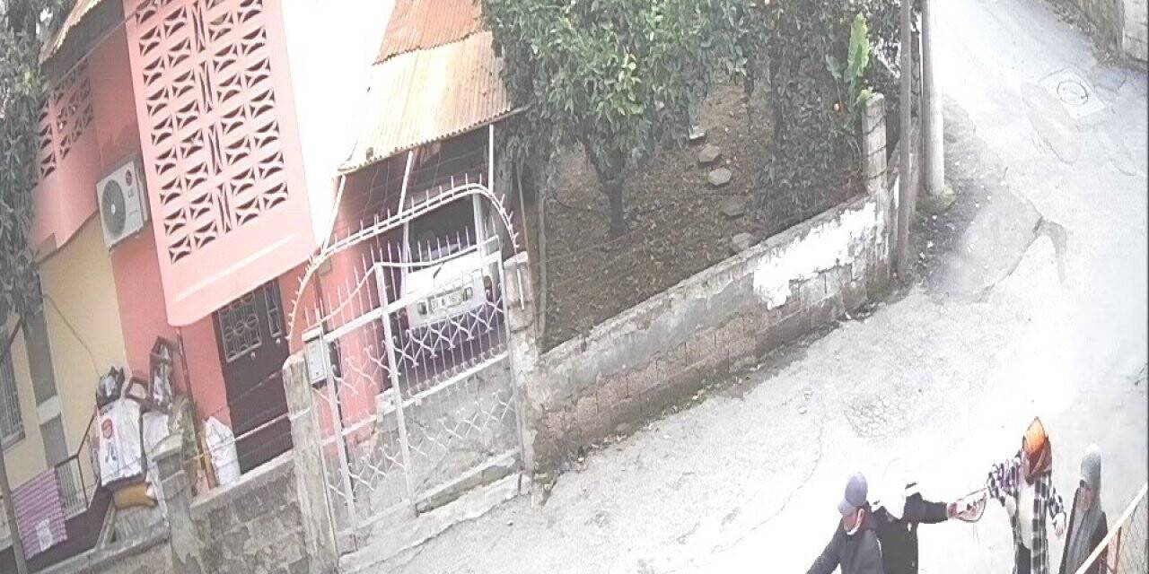 Motosikletli gaspçılar önce kameraya sonra polise yakalandı