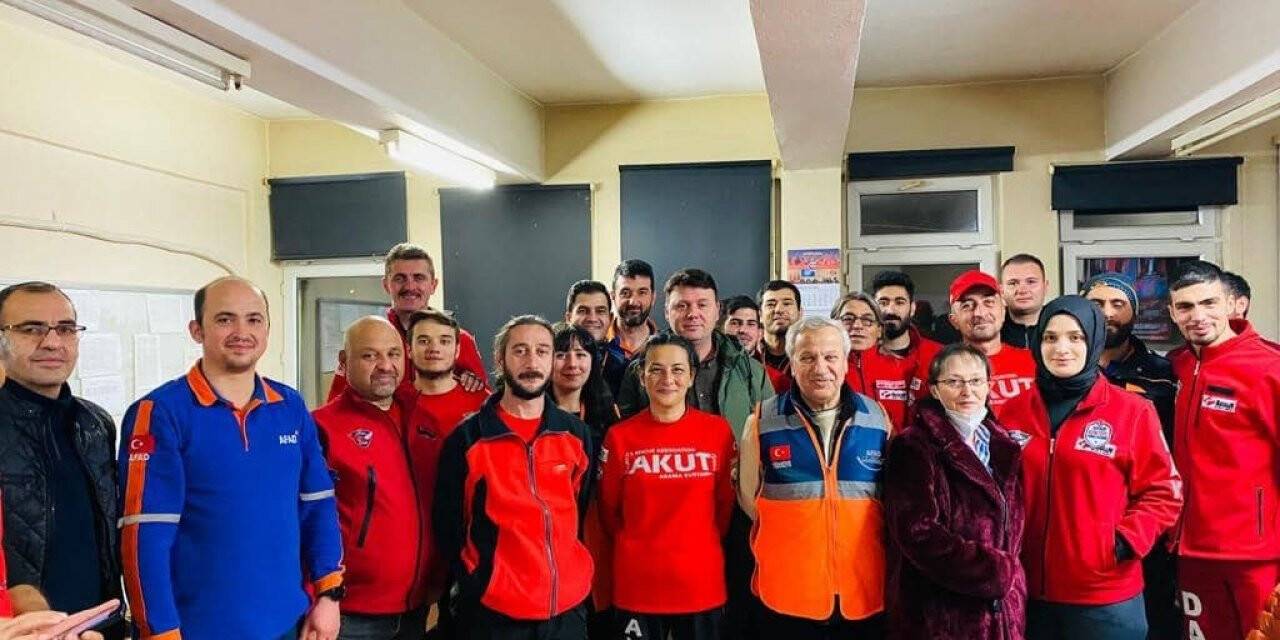 Arama kurtarma gönüllüleri yılbaşı gecesi nöbeti paylaştı