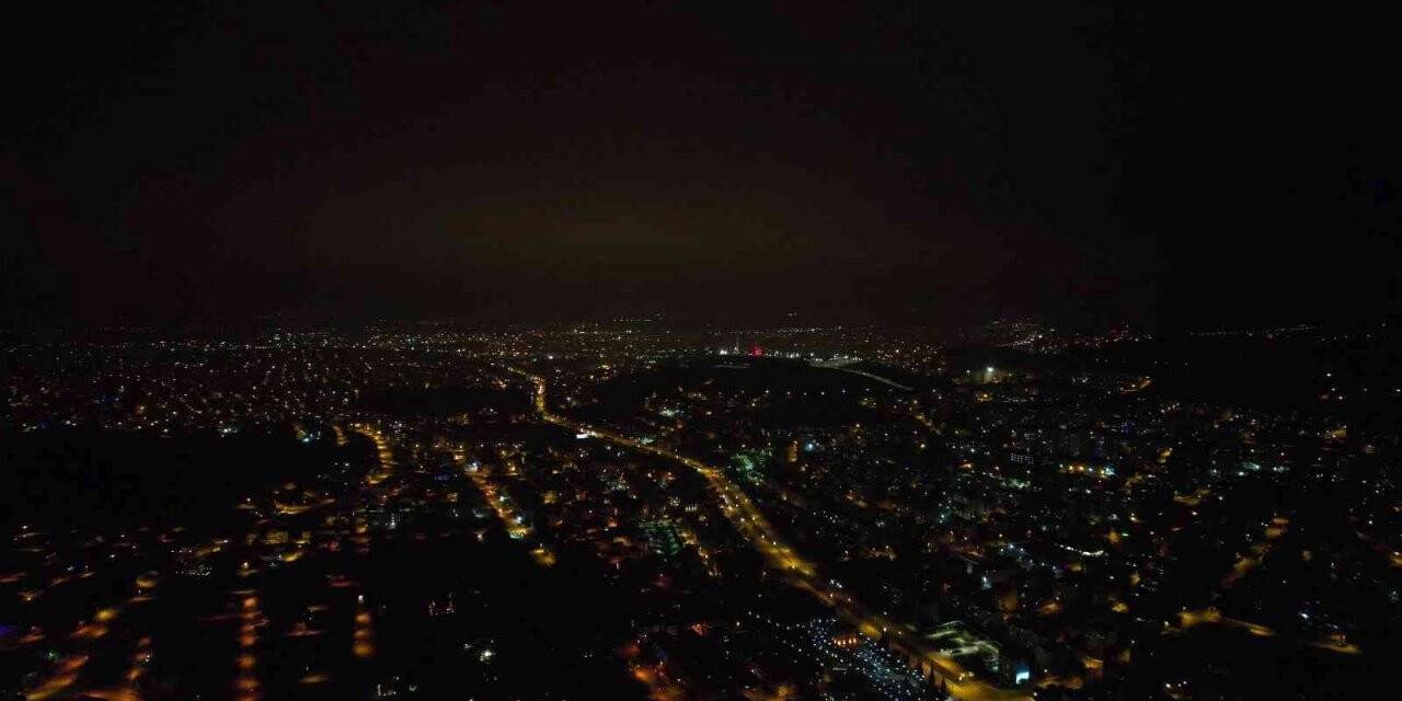 Balıkesir yeni yılın ilk dakikalarına böyle girdi.