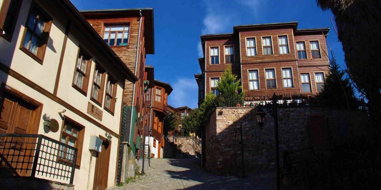 Tarih kokan sokak görenleri mest ediyor