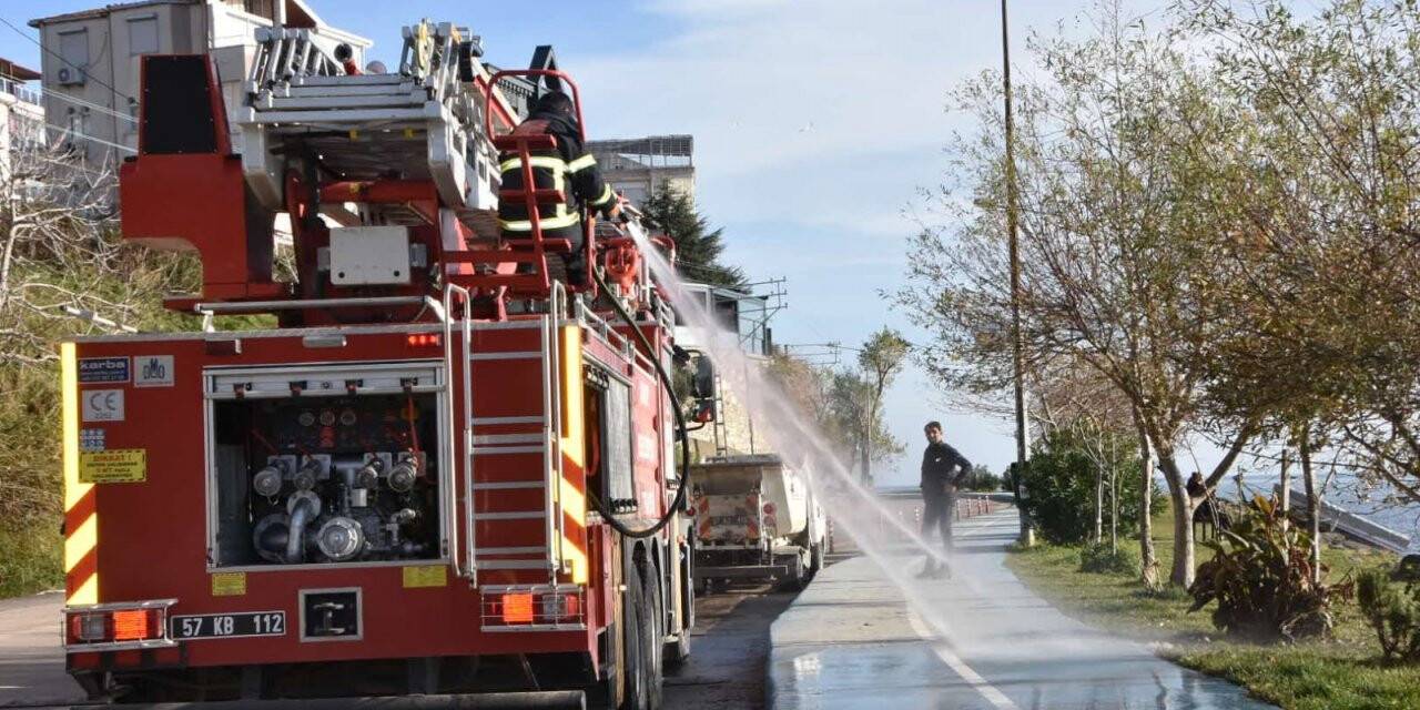 Sinop’ta kaldırımlar yıkandı
