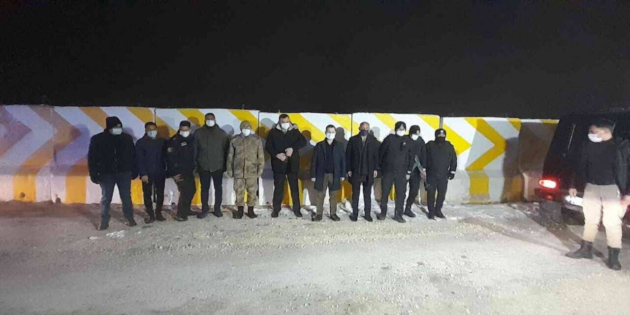 Kaymakam Demirer ve Başkan Altın, yılbaşını polis ve jandarmayla geçirdi
