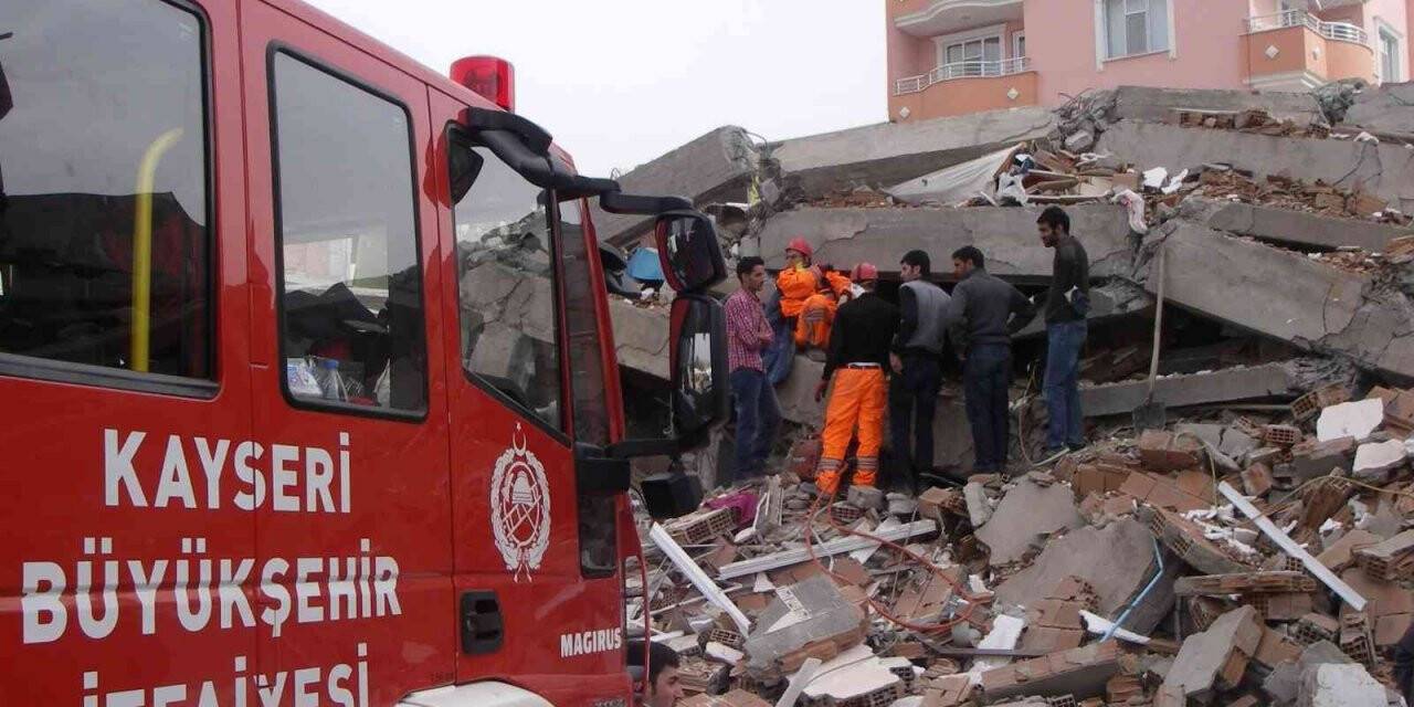 Büyükşehir itfaiyesi 2021’de 7 bin 230 olaya müdahale etti