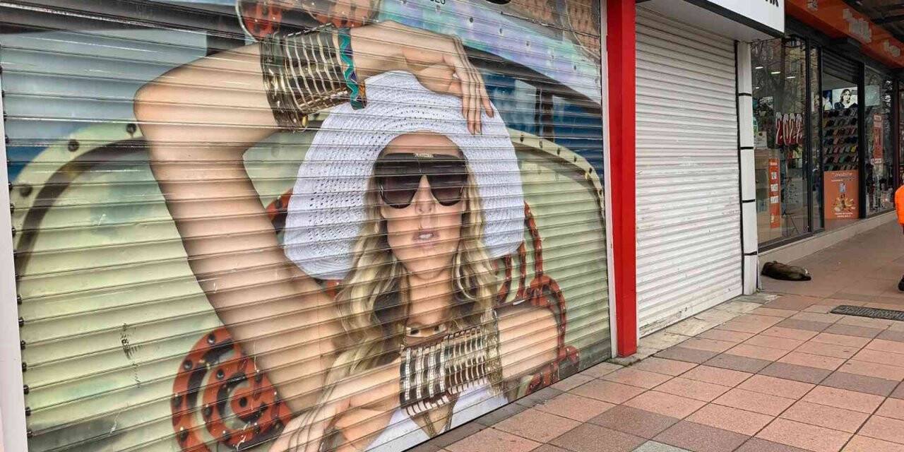 Yeni yılın ilk gününde esnaf kepenk açmadı