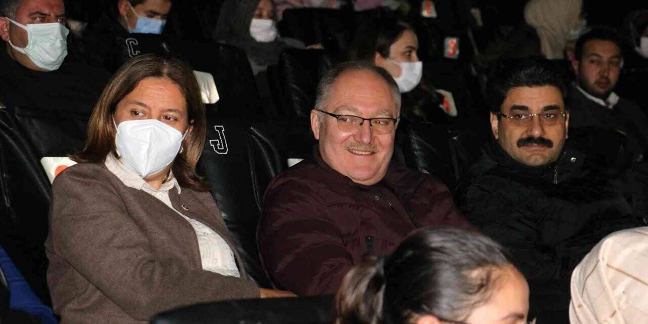 Vatandaşlar o filme akın etti