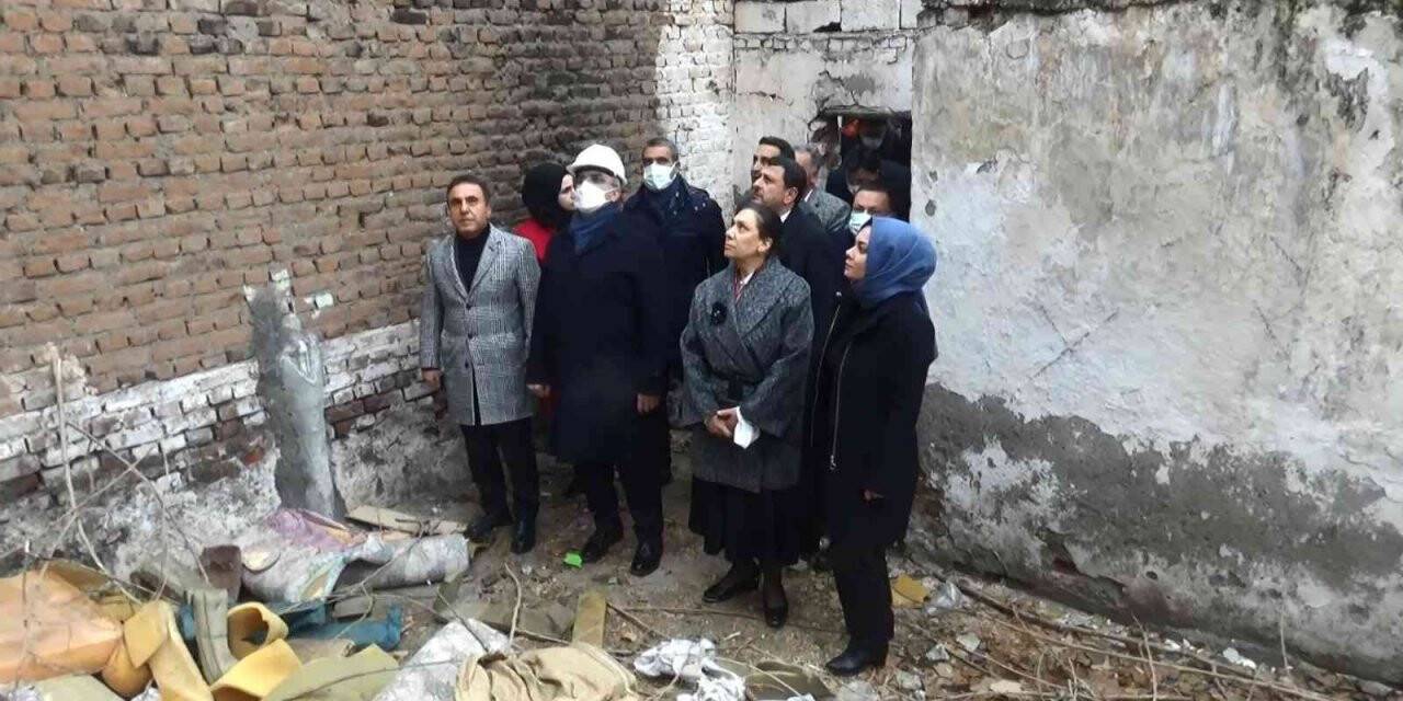 Sur çevresinde yıkım çalışmaları sürüyor