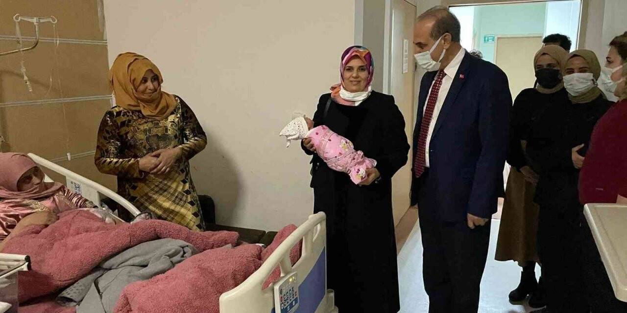 Yeni yıl bebeklerine ilk hediye Yalçınkaya’dan