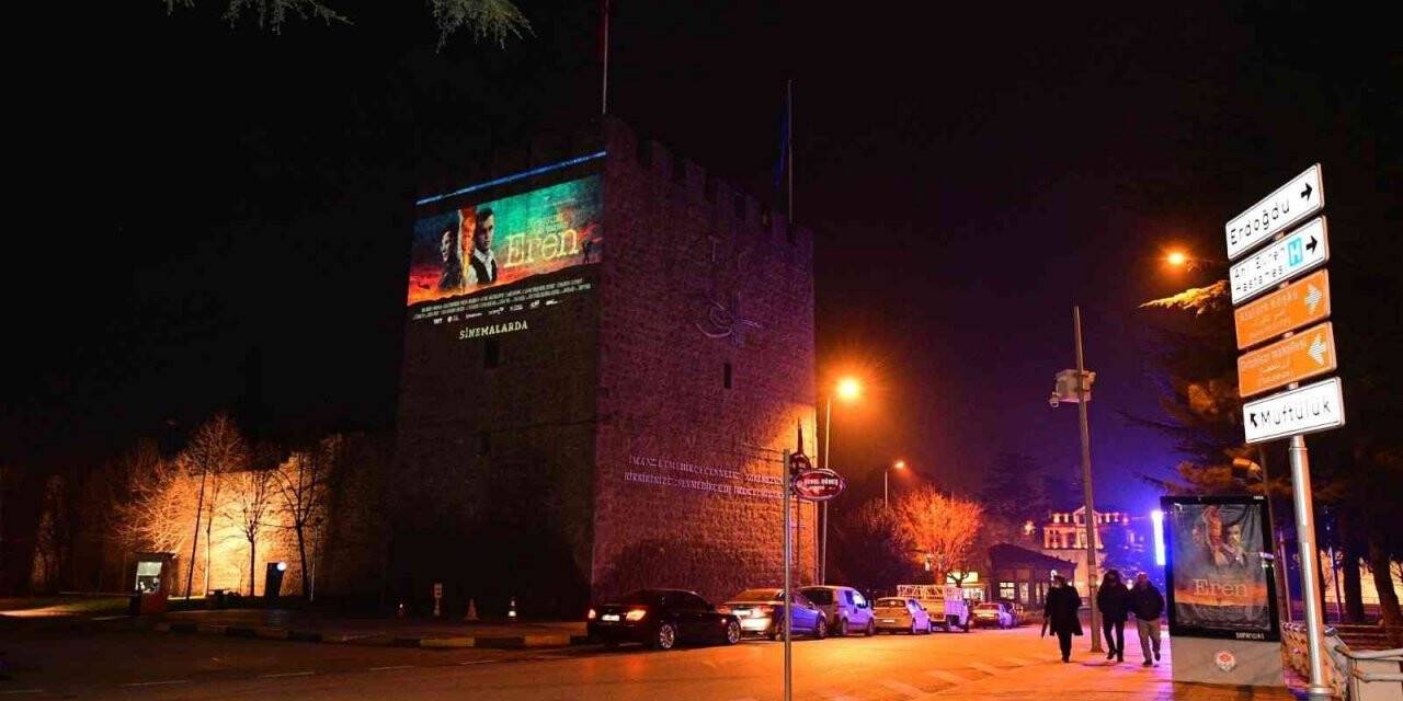 ‘Kesişme; İyi Ki Varsın Eren’ filminin fragmanı Trabzon Kale surlarına yansıtıldı