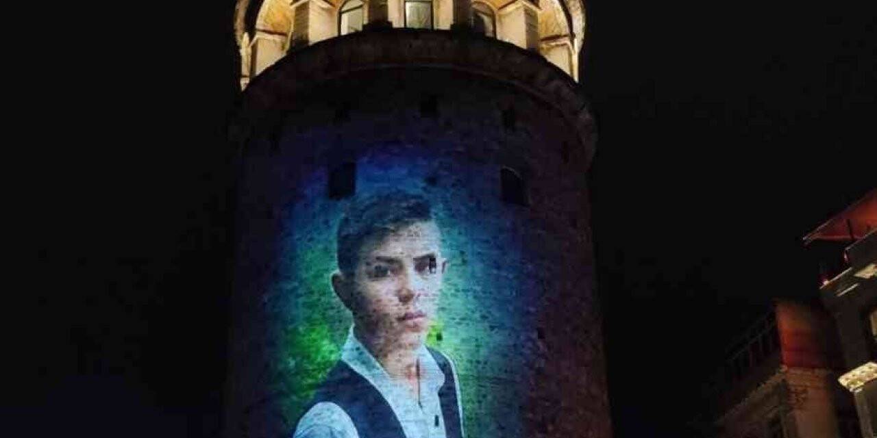 Şehit Eren Bülbül’ün doğum gününe özel hazırlanan video Galata Kulesi’ne yansıtıldı