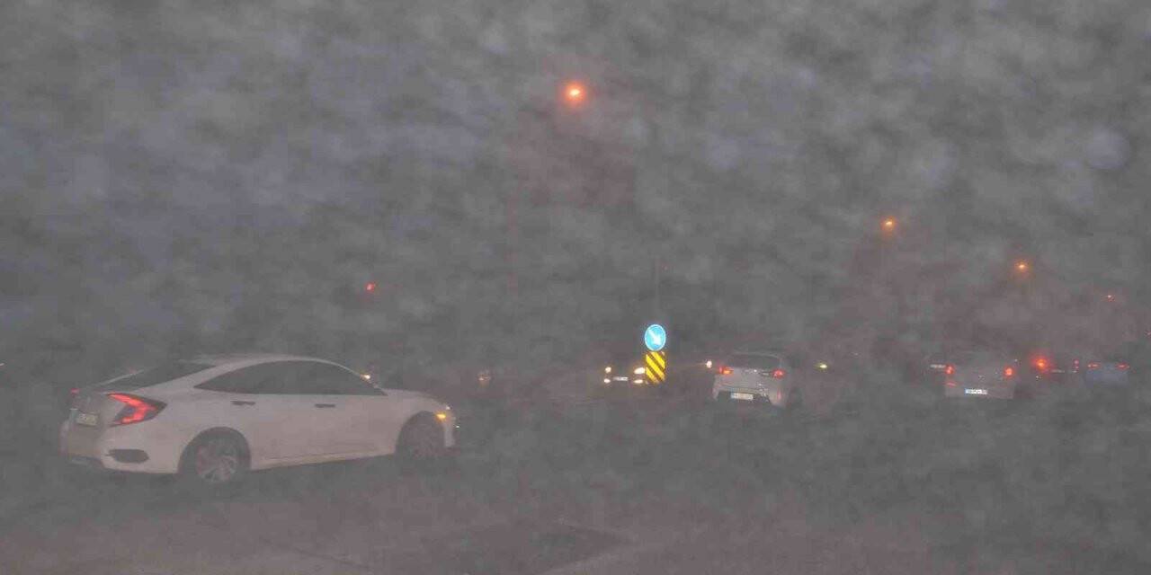 Çorlu’da yoğun sis: Göz gözü görmüyor