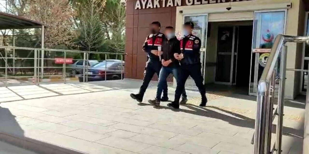 Çılgın aşık,  kız arkadaşının babasına ait samanlığı ateşe verdi