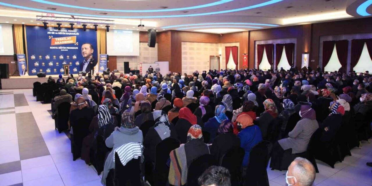 AK Parti Teşkilat Akademisi eğitimleri sona erdi