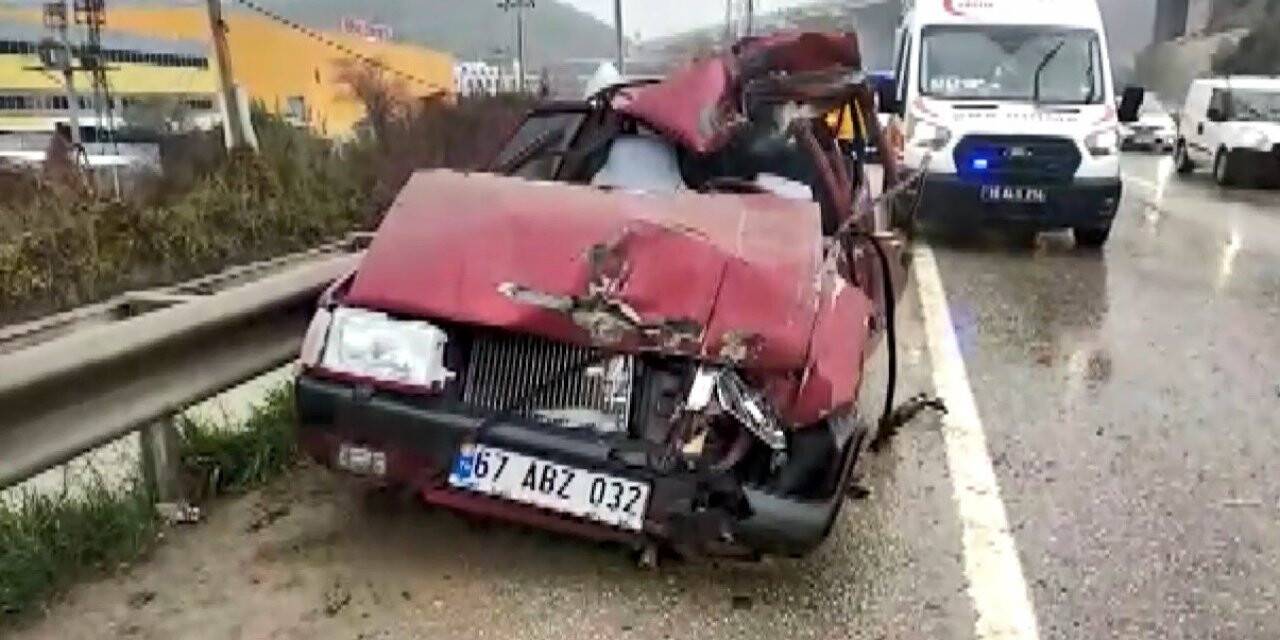 Tıra arkadan çarptı, ilk müdahale araç içinde yapıldı