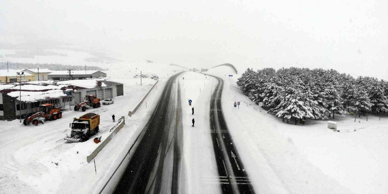 Kar ve tipi ulaşımda aksamalara neden oldu