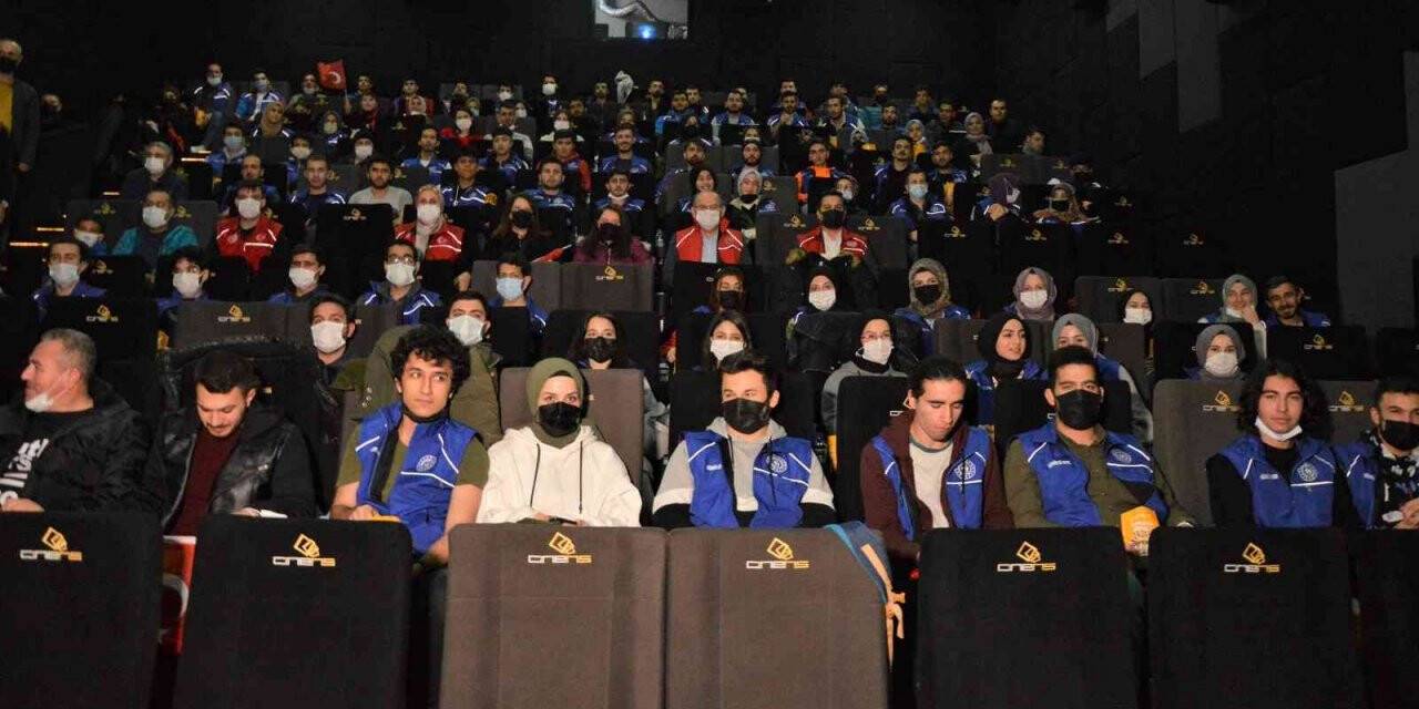 Manisalılar ‘Kesişme; İyi ki Varsın Eren’ filminde duygusal anlar yaşadı