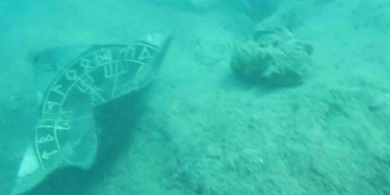 Denize atılmış şişenin içinden çıkan kağıt, ünlü profesörü şoke etti