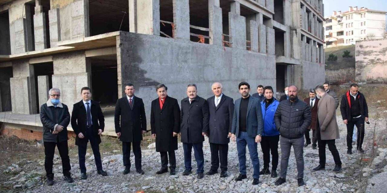AK Parti teşkilatı sağlık yatırımlarını inceledi