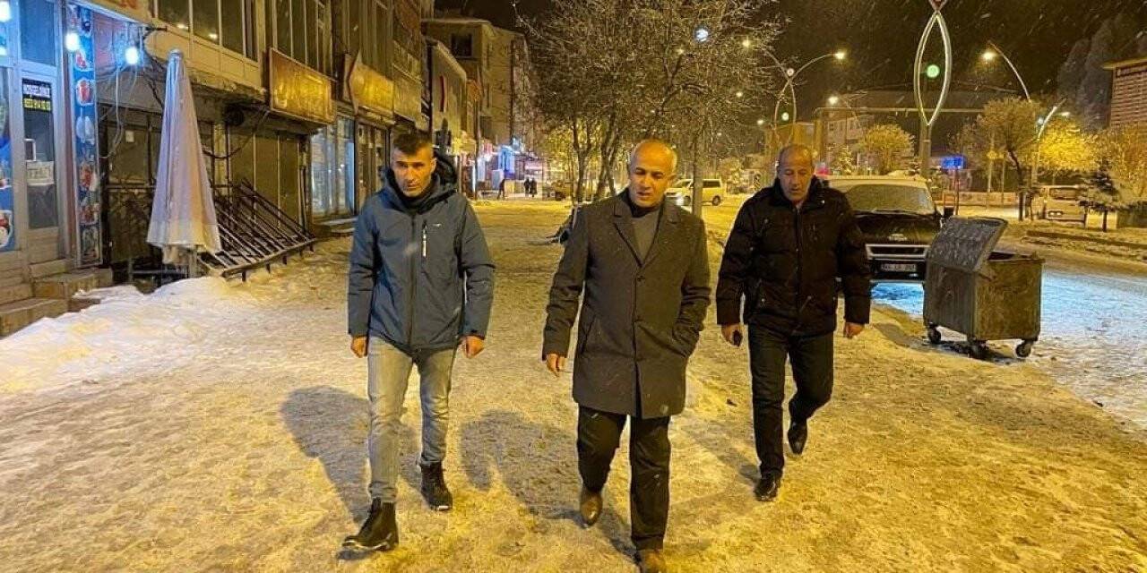 Çaldıran’da karla mücadele çalışmaları sürüyor