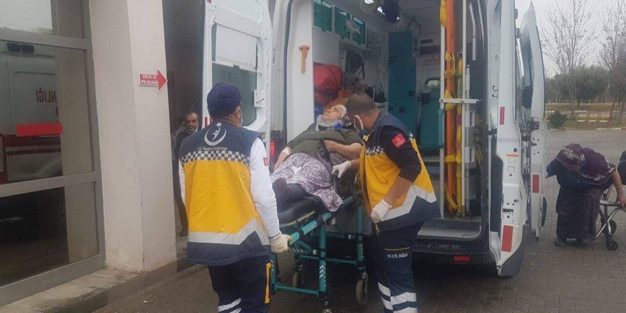 Adıyaman’da iki otomobil çarpıştı: 3 yaralı