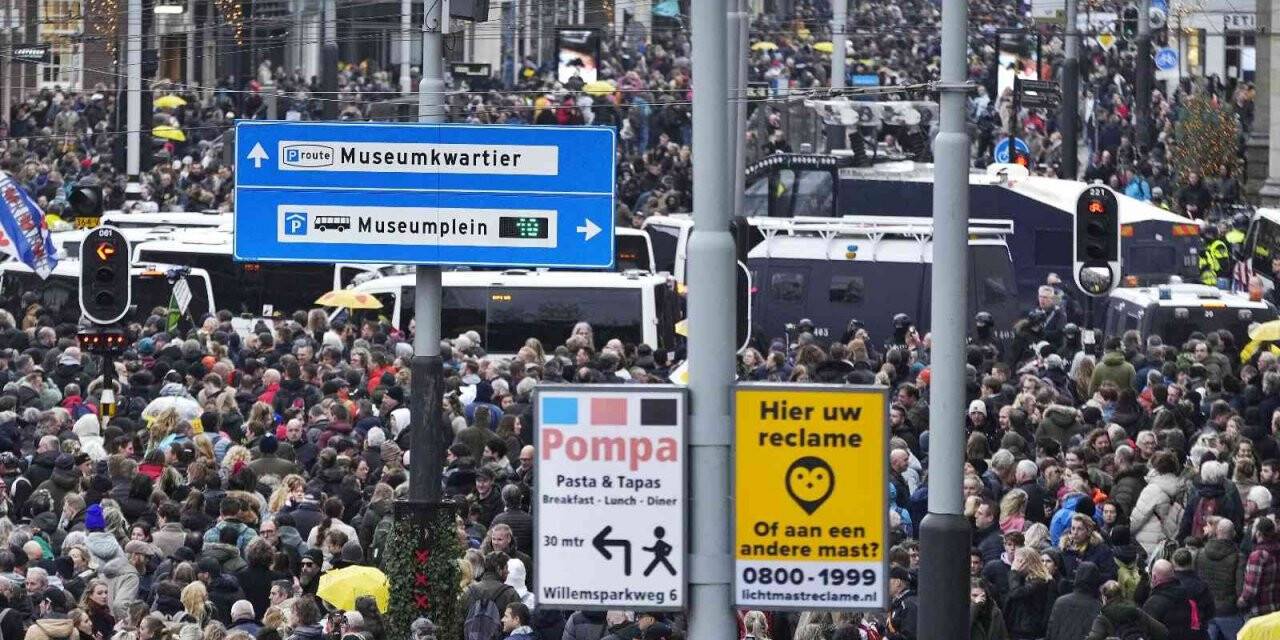 Hollanda’da polisten protestoculara “köpekli” müdahale