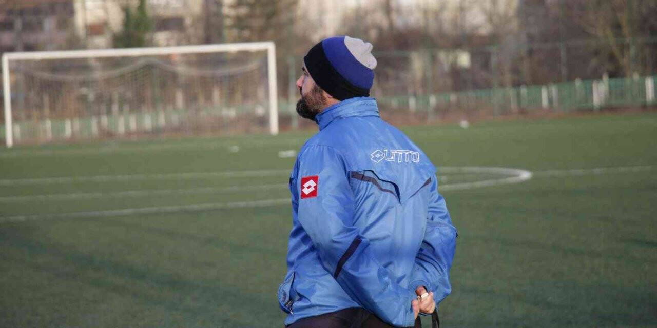 Çaydeğirmeni’nde minikler futbola hevesli
