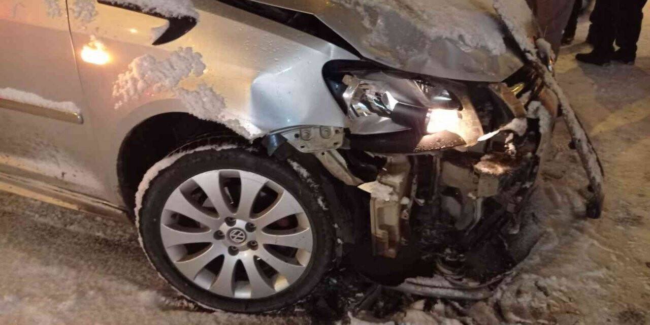 Iğdır’da kar yağdı, maddi hasarlı kaza meydana geldi