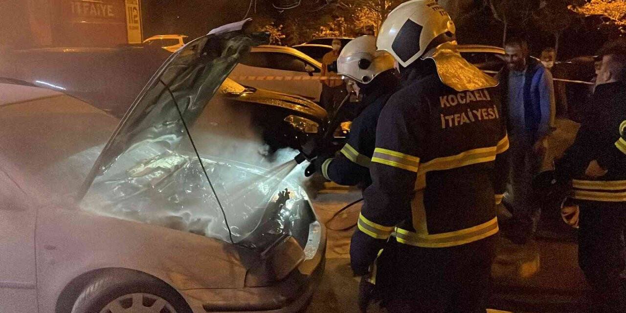 Hastane otoparkında çıkan otomobil yangını korkuttu